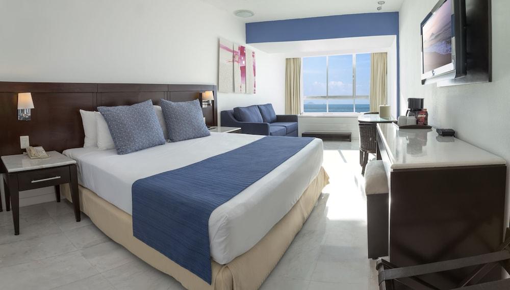 Park Royal Beach Mazatlan Exterior photo