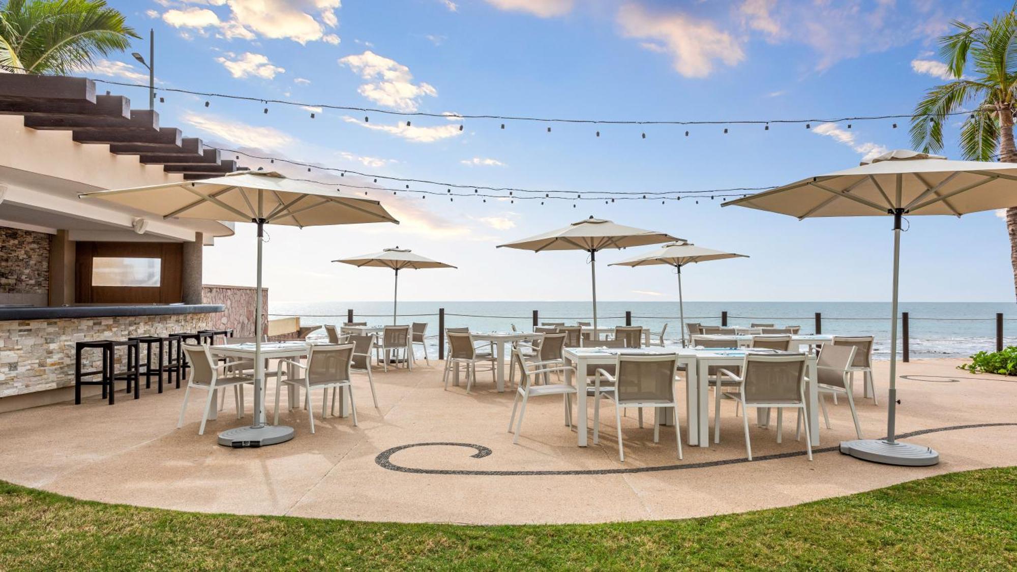 Park Royal Beach Mazatlan Exterior photo